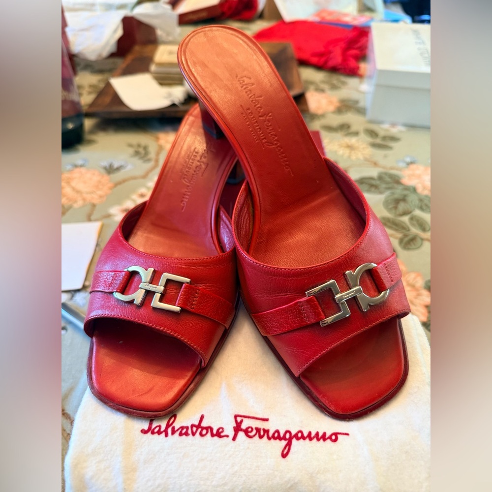 Salvatore Ferragamo Lennor Coral Leather Slide Heels| 9.5B